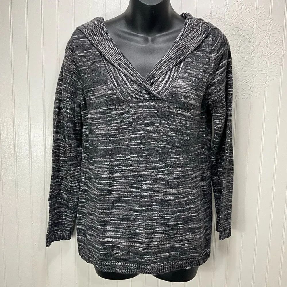EDDIE BAUER sweater with hood